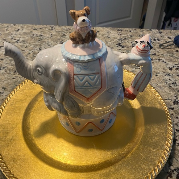 Beautiful Circus Teapot - Picture 2 of 11